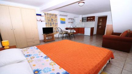 Studio Apartment Jasenka in Charming Old Town