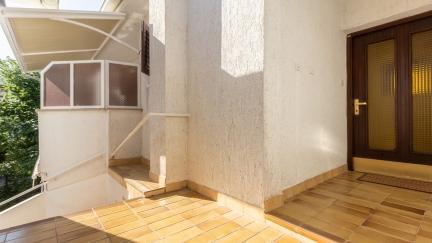 Apartman Meri 4 s dvokrevetnom sobom i balkonom