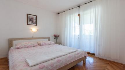 Apartman Meri 4 s dvokrevetnom sobom i balkonom