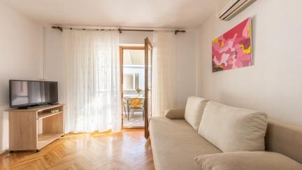 Apartman Meri 4 s dvokrevetnom sobom i balkonom