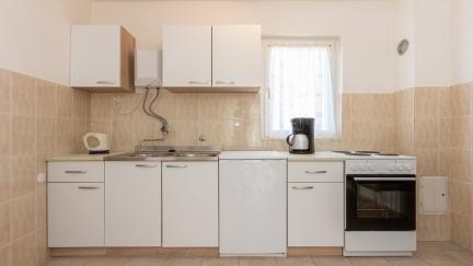 Apartman Meri 4 s dvokrevetnom sobom i balkonom