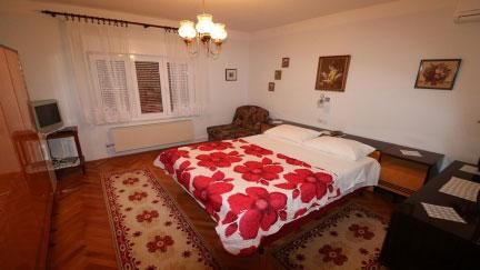 Double room Ljubica with terrace and garden view