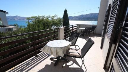 Doppelzimmer Jasna 2 mit gemeinsamem Balkon und Meerblick