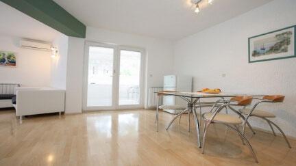 Katarina 2 apartman 2 ketszemelyes aggyal ellatott szobaval es terasszal