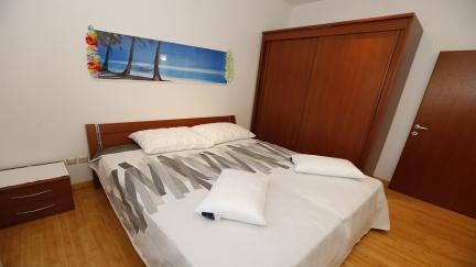 Modern apartman Bojan terasszal es kilatassal a tengerre