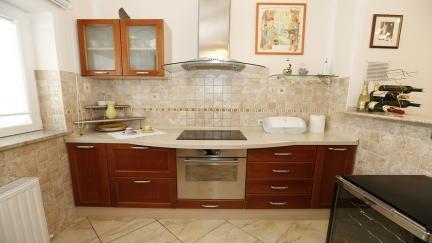 Modern apartman Bojan terasszal es kilatassal a tengerre
