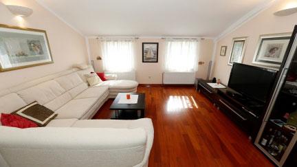 Modern apartman Bojan terasszal es kilatassal a tengerre