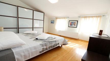 Modern apartman Bojan terasszal es kilatassal a tengerre