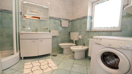Modern apartman Bojan terasszal es kilatassal a tengerre