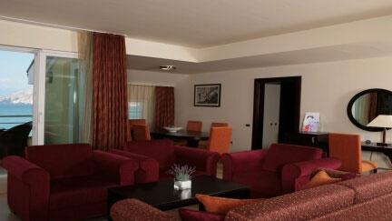 Atrium Residence Luxury Apartment