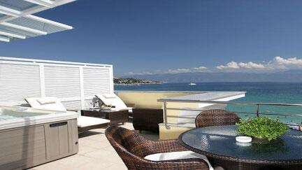 Atrium Residence Luxury Apartment