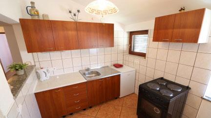 Apartman Juranic 2 s 2 dvokrevetne sobe i dodatnim krevetom