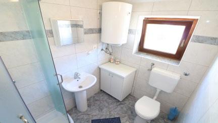 Apartman Juranic 2 s 2 dvokrevetne sobe i dodatnim krevetom