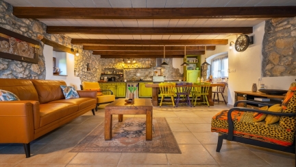 Rustic Stonehouse with Jacuzzi