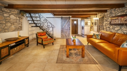 Rustic Stonehouse with Jacuzzi