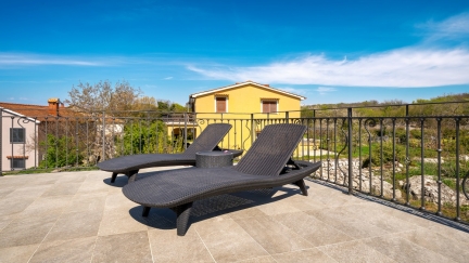 Rustic Stonehouse with Jacuzzi