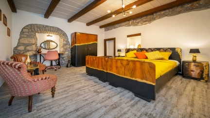 Rustic Stonehouse with Jacuzzi