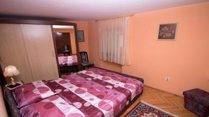 Apartman Tancabelic 1 s vrtom i u blizini plaze