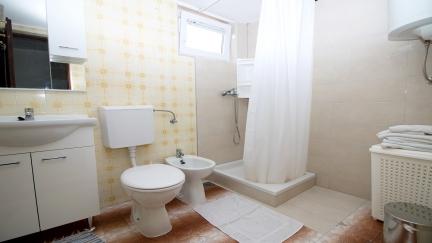 Apartman Tancabelic 1 s vrtom i u blizini plaze