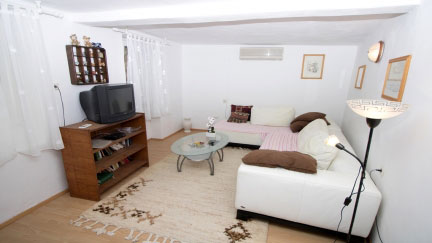 Apartment Tancabelic 1 with Garden and Close to the Beach