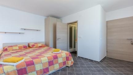 Studio Apartman Alina uz more