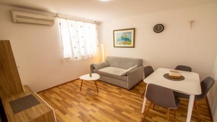 Apartman Damir s balkonom u mirnom području