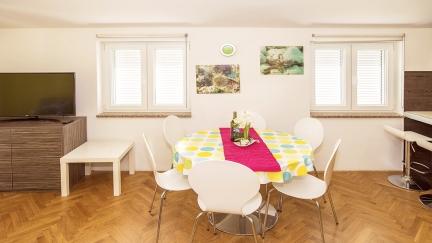 Apartma Mare 5 s teraso in blizu plaže