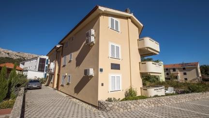 Apartma Mare 5 s teraso in blizu plaže