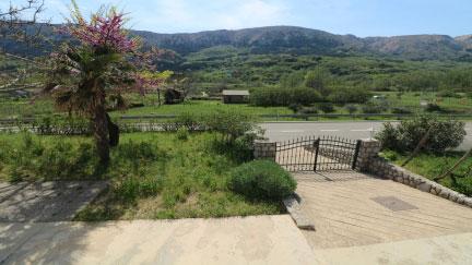 Apartment Ljubica with Terrace and Garden View