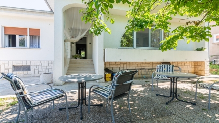 Apartman Ljubica s terasom i pogledom na vrt