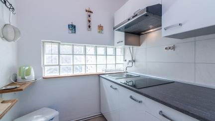 Apartman Ljubica s terasom i pogledom na vrt