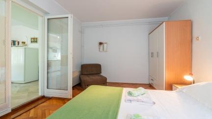 Apartman Ljubica s terasom i pogledom na vrt