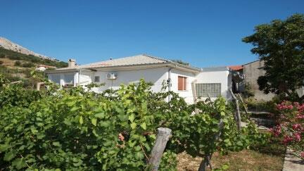 Apartment Ljubica with Terrace and Garden View