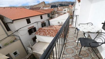 Apartment Dusanka with the Balcony in Old Town