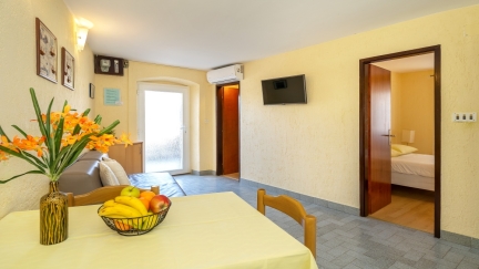 Apartman Ivo s terasom i pogledom na more