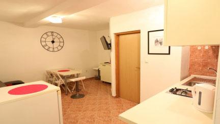 Apartment Francesca Located Very Close to the Beach