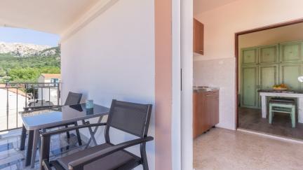 Studio Apartment By The Way 6 with Balcony