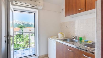 Studio Apartment By The Way 6 with Balcony
