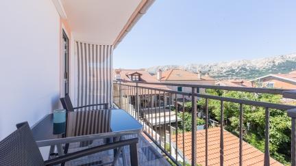 Studio Apartment By The Way 6 with Balcony