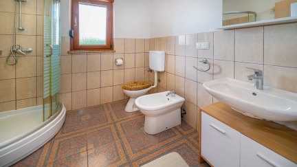 Apartman Magla A2+1 s terasom i pogledom na dvoriste