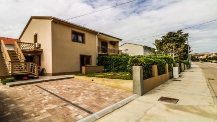 Apartman Magla A2+1 s terasom i pogledom na dvoriste