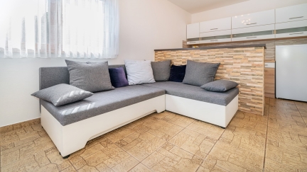 Apartman Magla A2+1 s terasom i pogledom na dvoriste