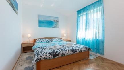 Apartman Ema s terasom i pogledom na more