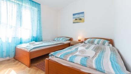 Apartman Ema s terasom i pogledom na more