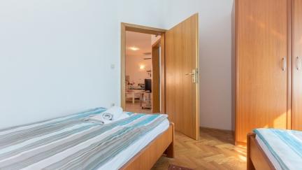 Apartman Ema s terasom i pogledom na more