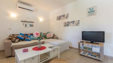 Apartman Ema s terasom i pogledom na more