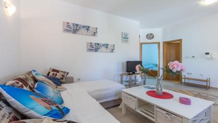 Apartman Ema s terasom i pogledom na more