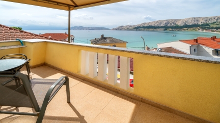 Apartment Cavrak M. with Balcony and Sea View