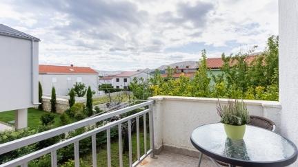 Apartman Lucija s terasom u mirnom području