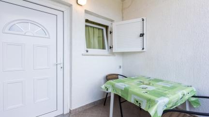 Apartman Lucija s terasom u mirnom području